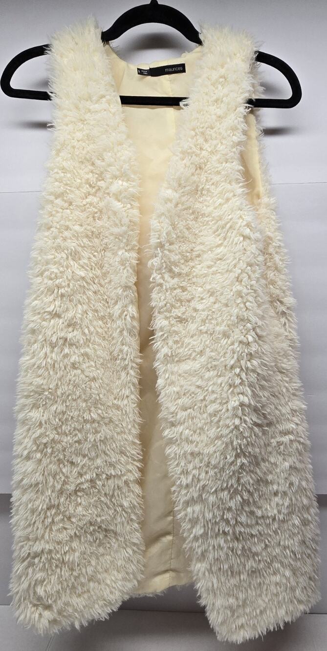 Maurices S faux fur classic ivory color Sleeveless jacket